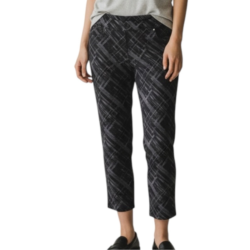 CHICO's Stretch Pull On Plaid Trousers in Black and Gray Size 2.5 (14)-- CLASSY!